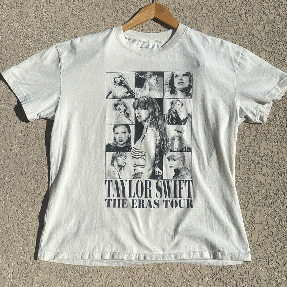 Taylor Swift The Eras Tour Official Merch Cream Beige T-Shirt Size Large